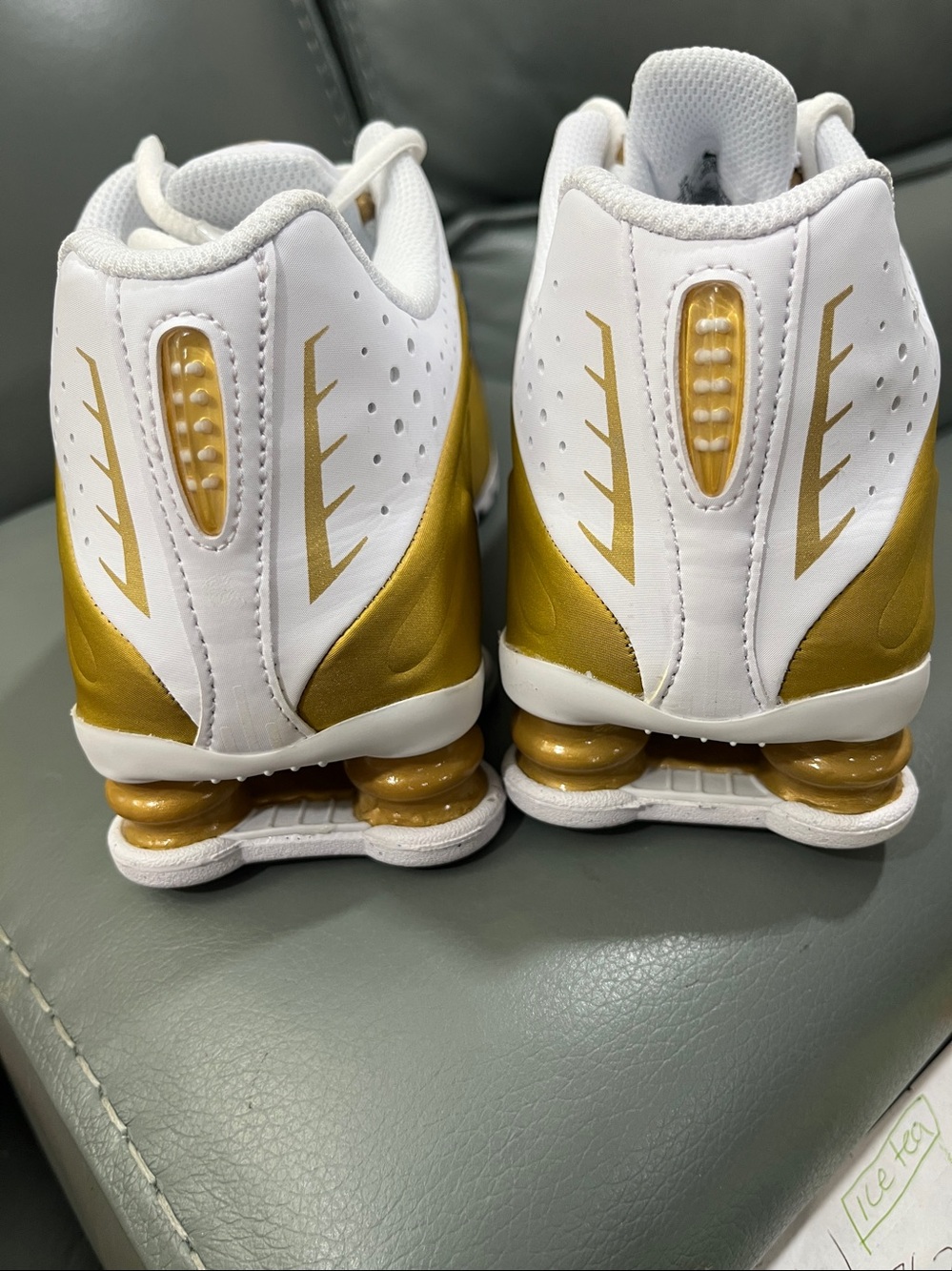 Nike Shox R4  White and Gold Athletic Shox Sneakers - Picture 3 of 5